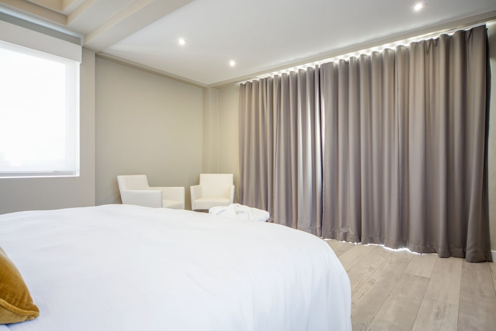 Ocean Z Boutique Hotel — Hotel rooms in Noord, Aruba