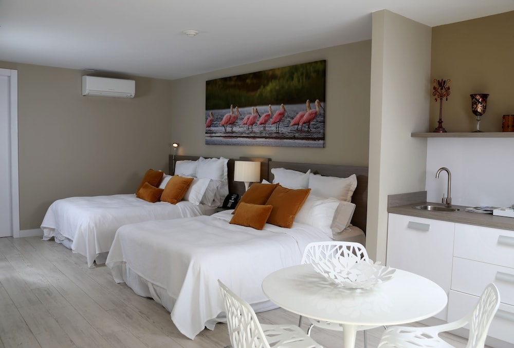Ocean Z Boutique Hotel — Hotel rooms in Noord, Aruba