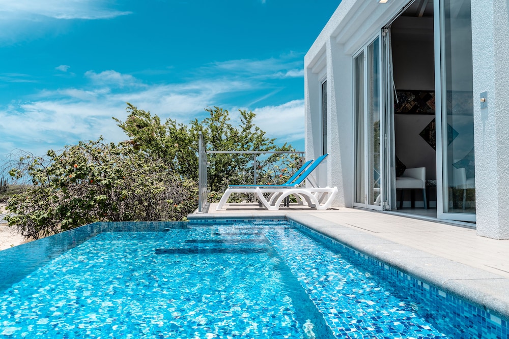 Ocean Z Boutique Hotel — Swimming pool in Noord, Aruba