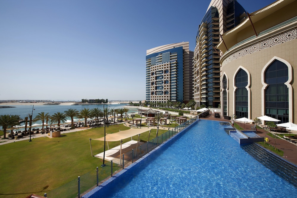 Bab Al Qasr Hotel