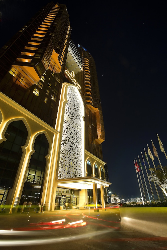 Bab Al Qasr Hotel — Hotel building in Abu Dhabi