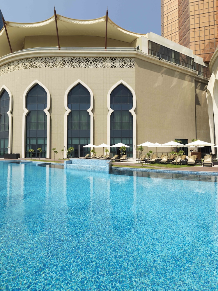 Bab Al Qasr Hotel — Swimming pool in Abu Dhabi