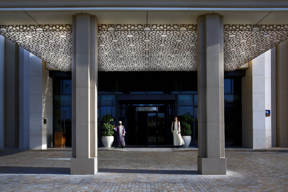 Bab Al Qasr Hotel — Hotel building in Abu Dhabi