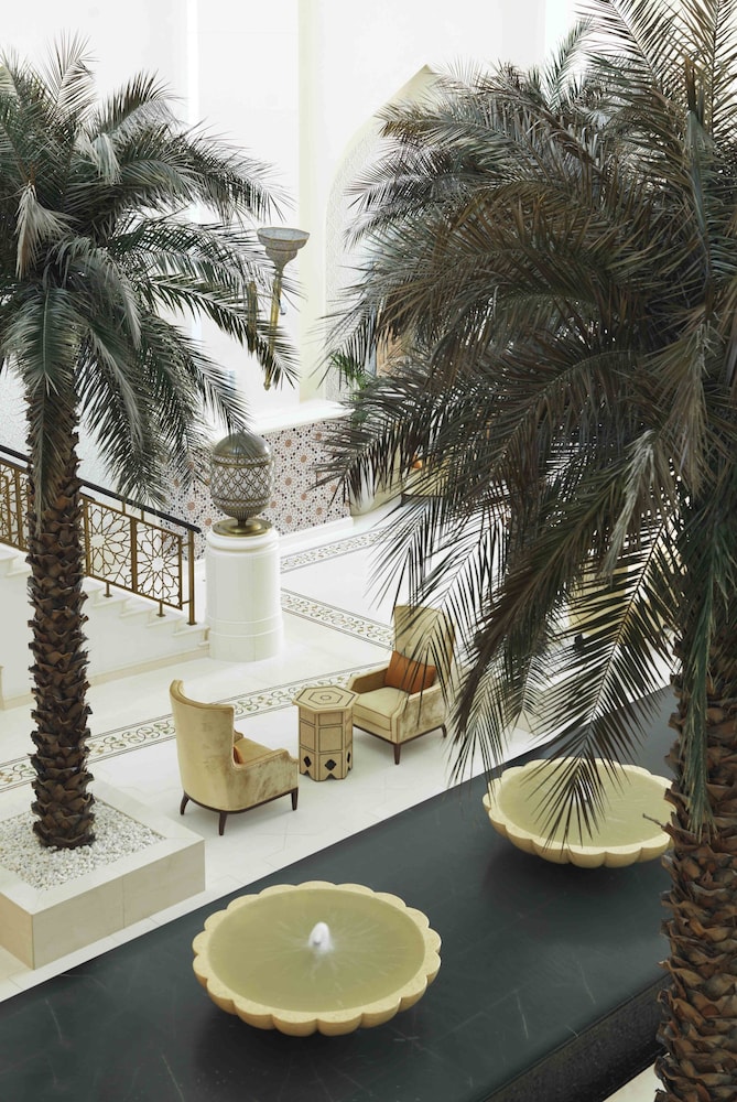 Bab Al Qasr Hotel — Hotel building in Abu Dhabi
