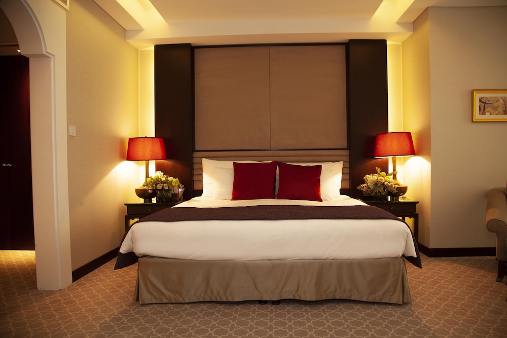 Bab Al Qasr Hotel — Hotel rooms in Abu Dhabi