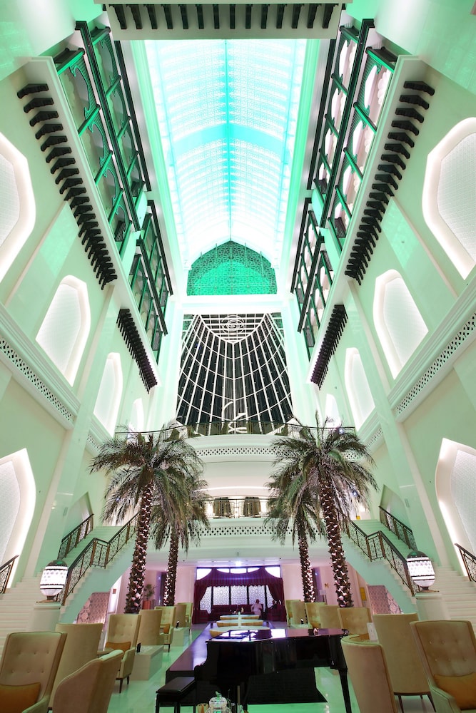 Bab Al Qasr Hotel — Hotel building in Abu Dhabi