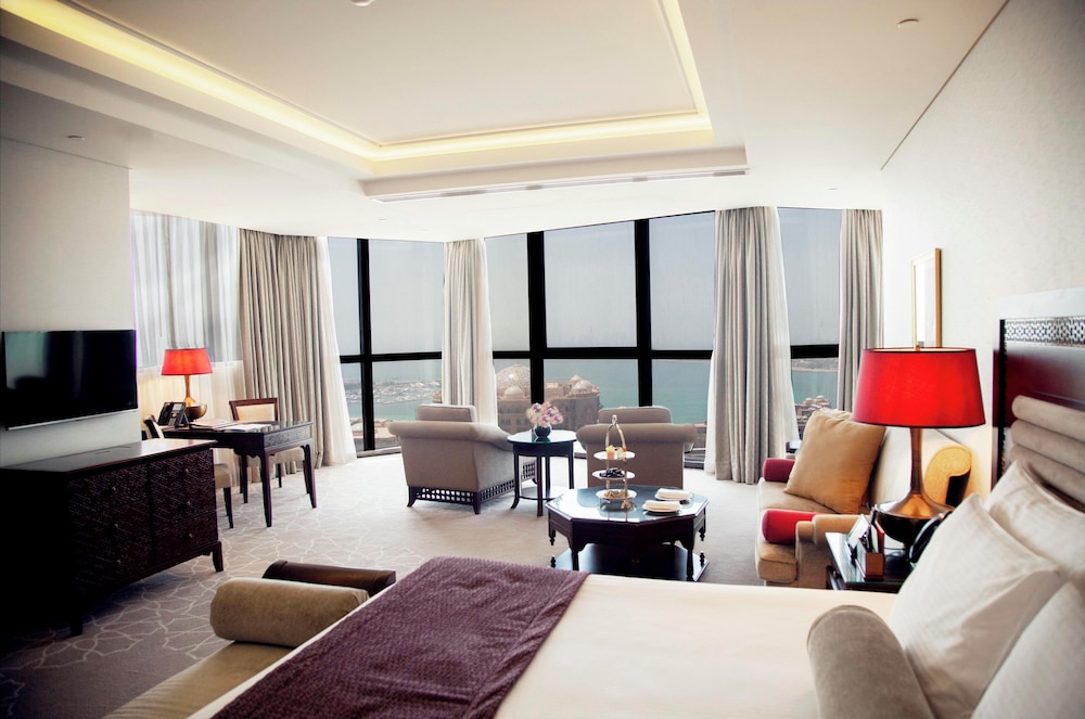 Bab Al Qasr Hotel — Hotel rooms in Abu Dhabi