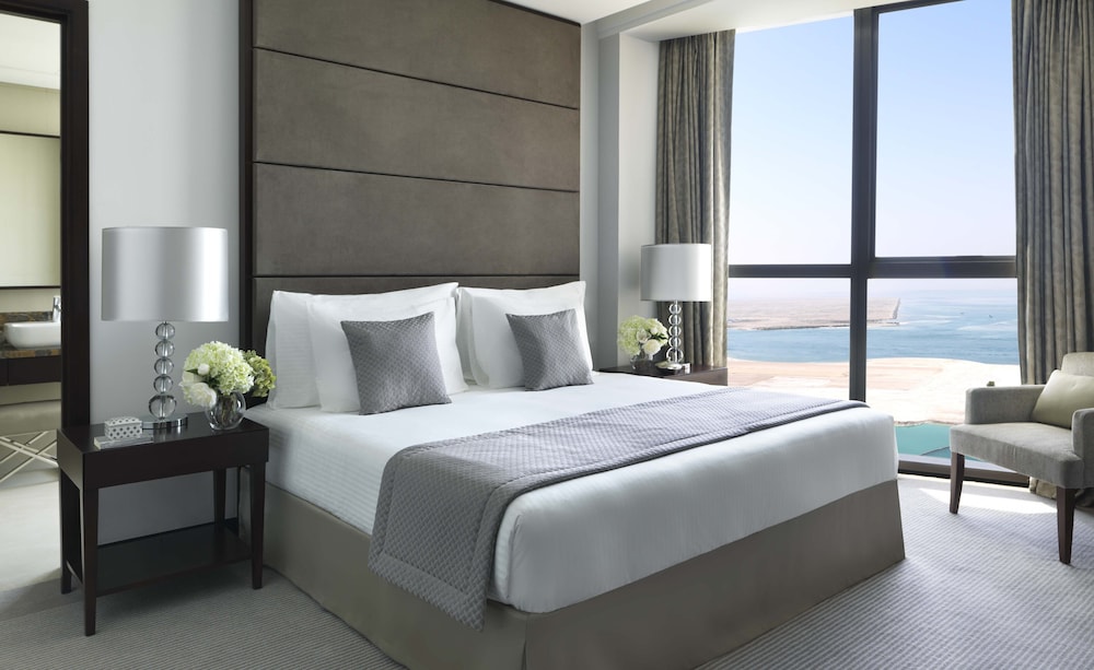 Bab Al Qasr Hotel — Hotel rooms in Abu Dhabi