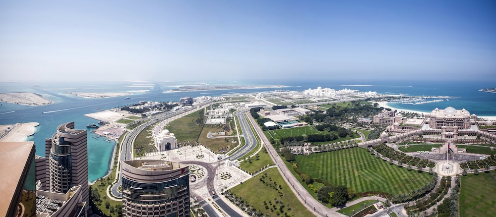 Bab Al Qasr Hotel — Attractions in the area in Abu Dhabi