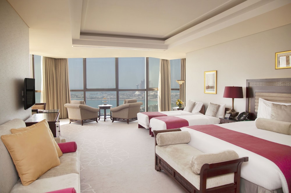 Bab Al Qasr Hotel — Hotel rooms in Abu Dhabi