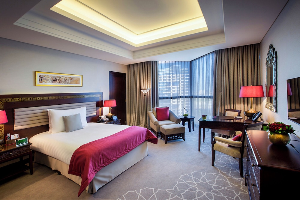 Bab Al Qasr Hotel — Hotel rooms in Abu Dhabi