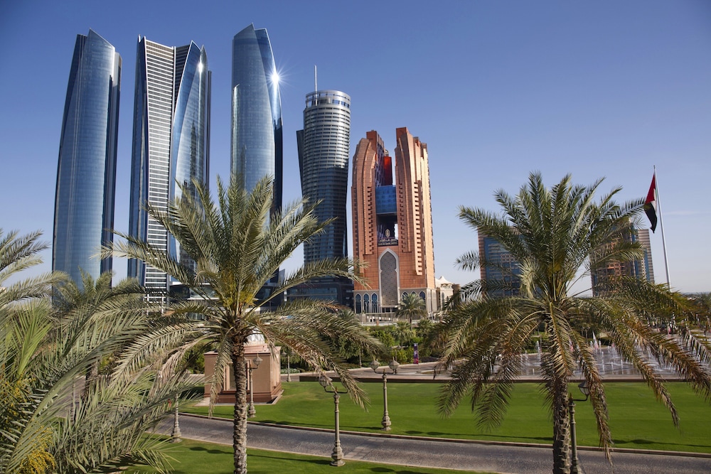 Bab Al Qasr Hotel — Attractions in the area in Abu Dhabi