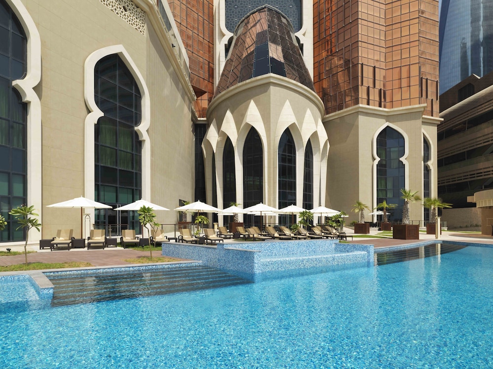Bab Al Qasr Hotel — Swimming pool in Abu Dhabi