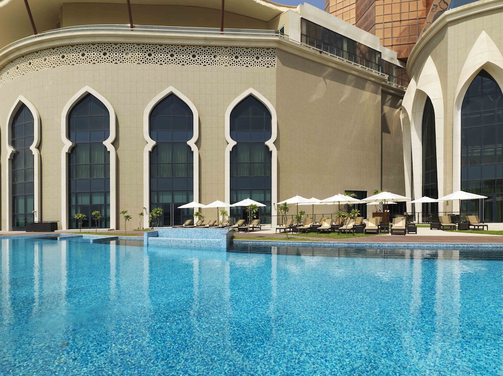 Bab Al Qasr Hotel — Swimming pool in Abu Dhabi