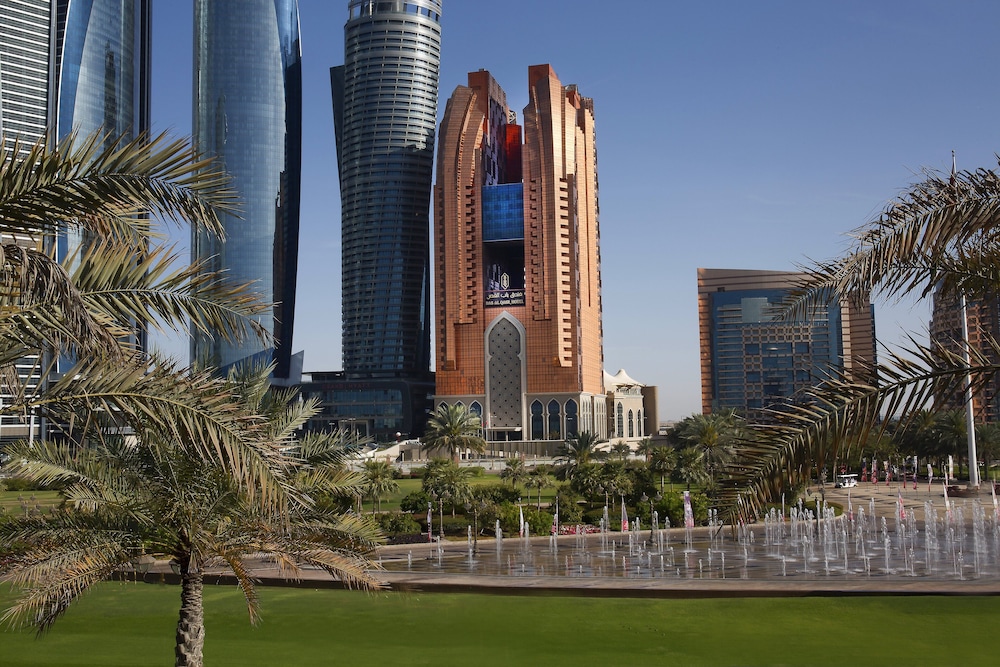 Bab Al Qasr Hotel — Hotel building in Abu Dhabi