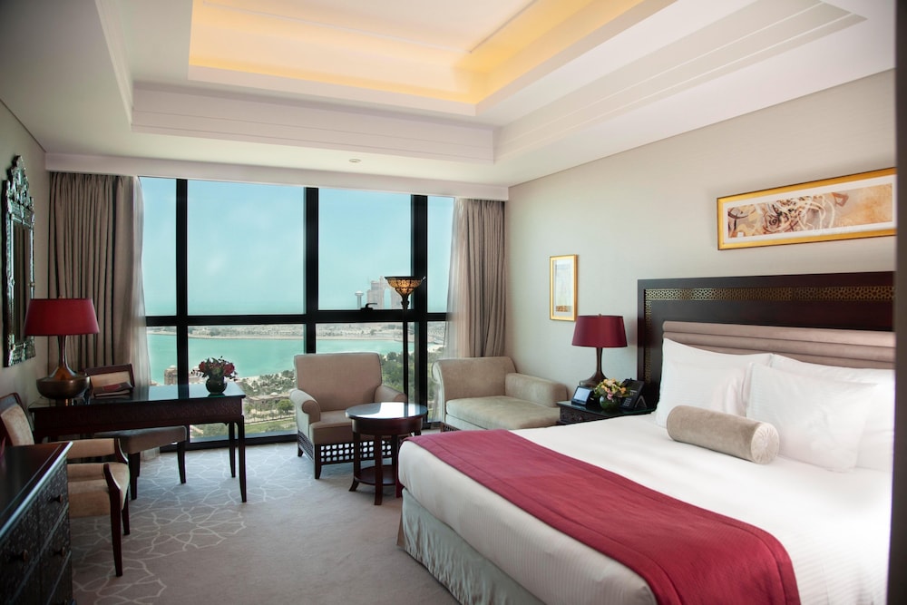 Bab Al Qasr Hotel — Hotel rooms in Abu Dhabi