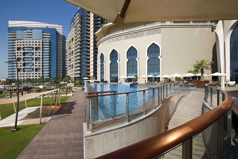 Bab Al Qasr Hotel — Swimming pool in Abu Dhabi