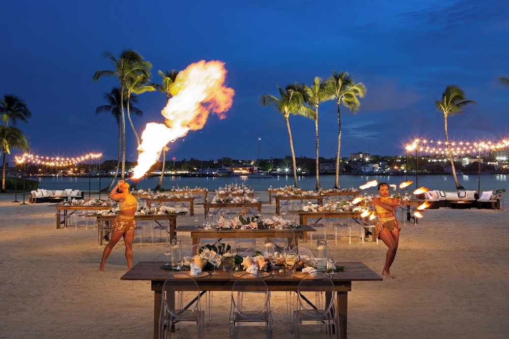 The Cove at Atlantis — Beach in Paradise Island, New Providence
