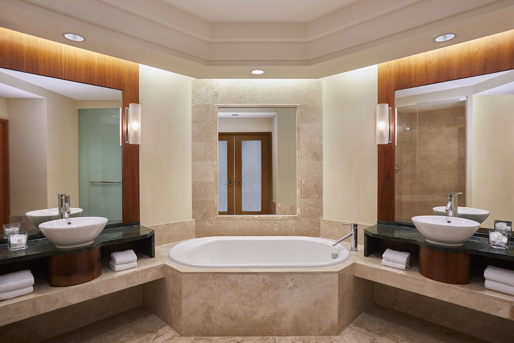 The Cove at Atlantis — Hotel rooms in Paradise Island, New Providence