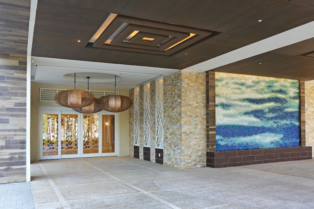Warwick Paradise Island- All Inclusive- Adults Only — Hotel building in Paradise Island, New Providence