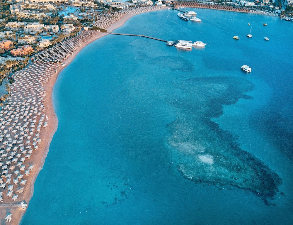 JAZ Makadi Oasis Resort - All inclusive — Beach in Makadi Bay, Red Sea