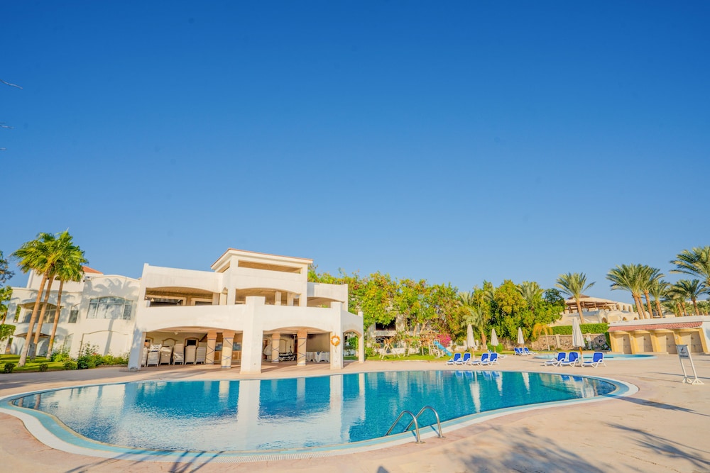 Ivy Cyrene Island Aqua Park Resort — Swimming pool in Sharm El Sheikh, Red Sea