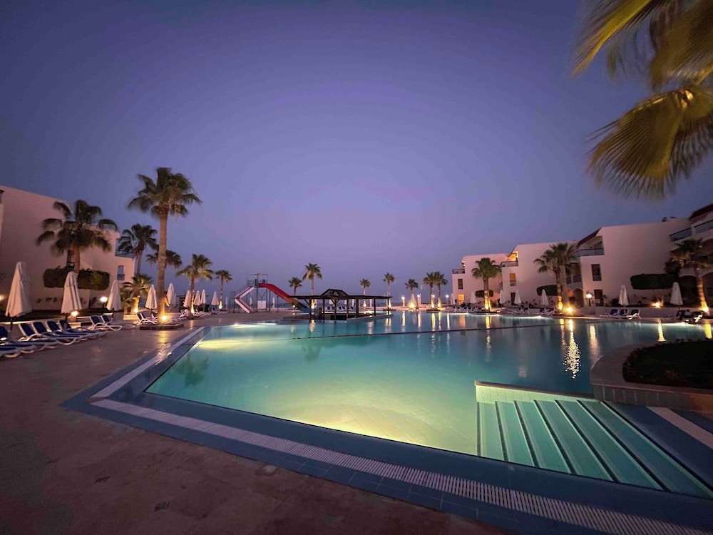 Ivy Cyrene Island Aqua Park Resort — Swimming pool in Sharm El Sheikh, Red Sea