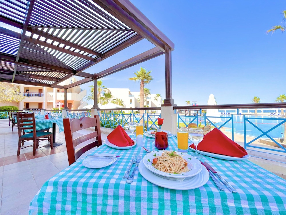 Ivy Cyrene Island Aqua Park Resort — Restaurant & bars in Sharm El Sheikh, Red Sea