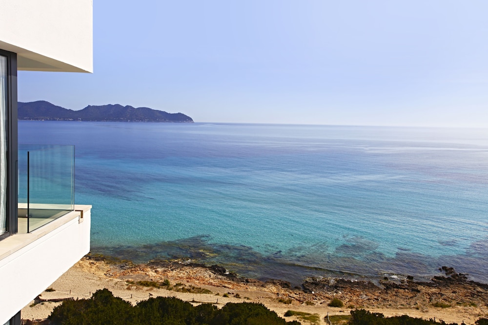 Iberostar Waves Cala Millor -Adults Only — Beach in Cala Millor, Balearic Islands