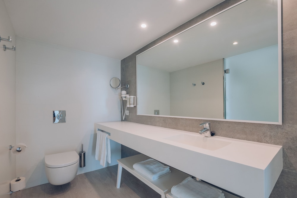 Iberostar Waves Cala Millor -Adults Only — Hotel rooms in Cala Millor, Balearic Islands