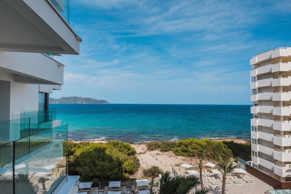 Iberostar Waves Cala Millor -Adults Only — Beach in Cala Millor, Balearic Islands
