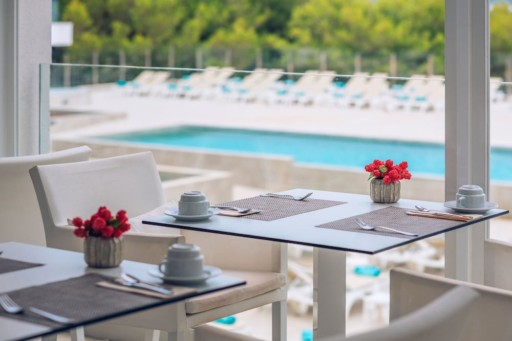 Iberostar Waves Cala Millor -Adults Only — Restaurant & bars in Cala Millor, Balearic Islands