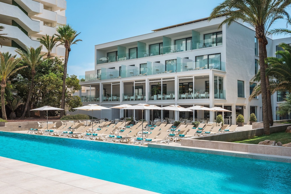 Iberostar Waves Cala Millor -Adults Only — Swimming pool in Cala Millor, Balearic Islands