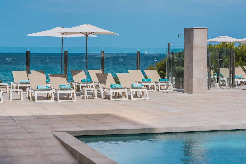 Iberostar Waves Cala Millor -Adults Only — Swimming pool in Cala Millor, Balearic Islands