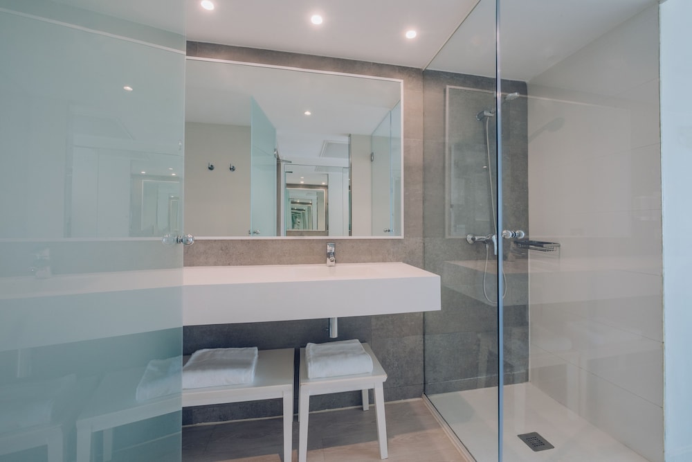 Iberostar Waves Cala Millor -Adults Only — Hotel rooms in Cala Millor, Balearic Islands