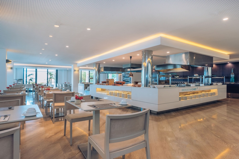 Iberostar Waves Cala Millor -Adults Only — Restaurant & bars in Cala Millor, Balearic Islands