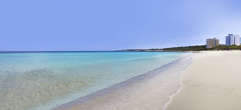 Iberostar Waves Cala Millor -Adults Only — Beach in Cala Millor, Balearic Islands