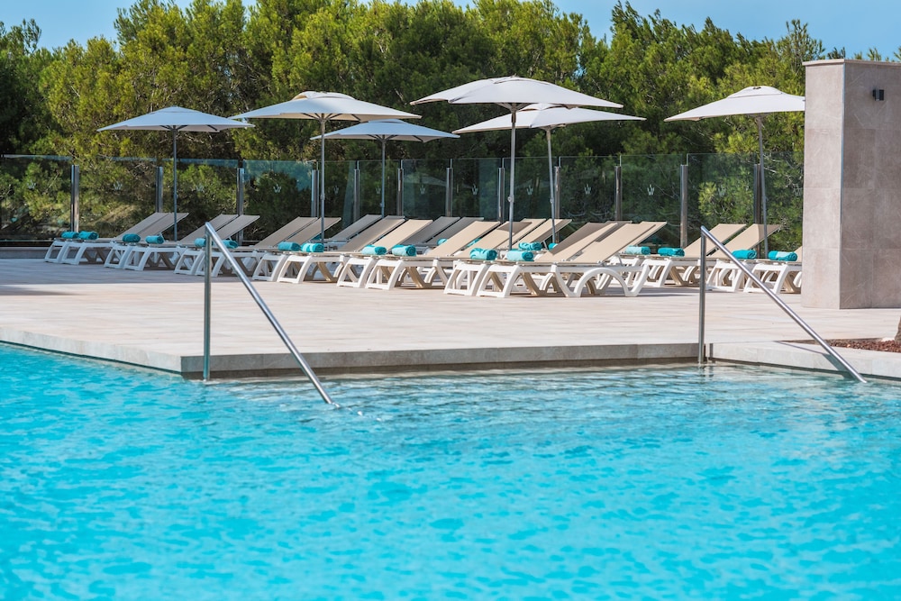 Iberostar Waves Cala Millor -Adults Only — Swimming pool in Cala Millor, Balearic Islands