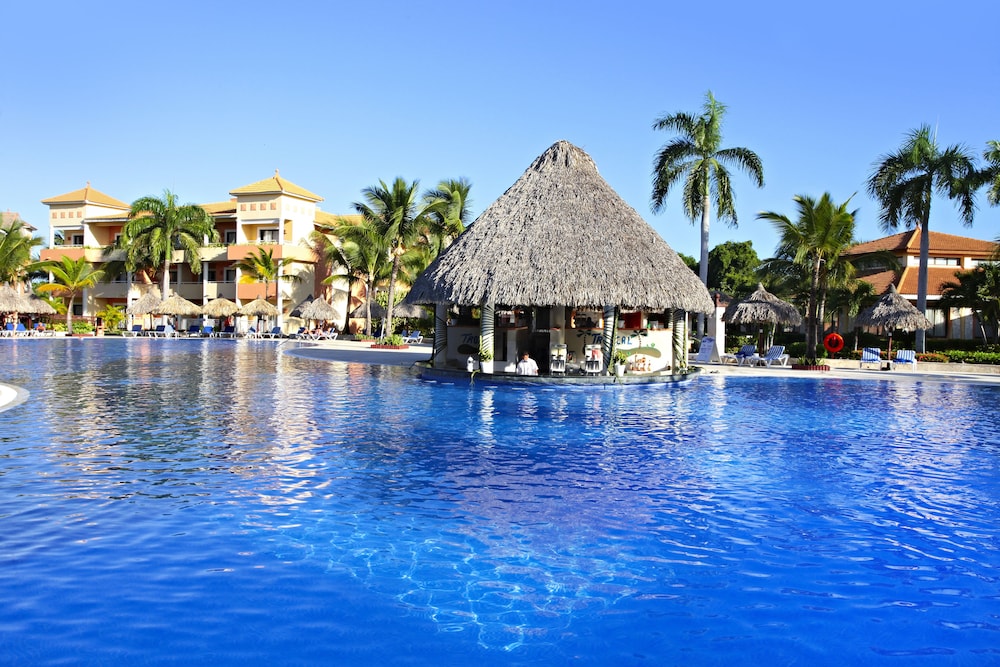 Bahia Principe Explore Turquesa - Hyatt Inclusive Collection - All Inclusive — Swimming pool in Bavaro, La Altagracia