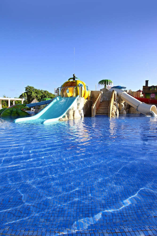 Bahia Principe Explore Turquesa - Hyatt Inclusive Collection - All Inclusive — Swimming pool in Bavaro, La Altagracia