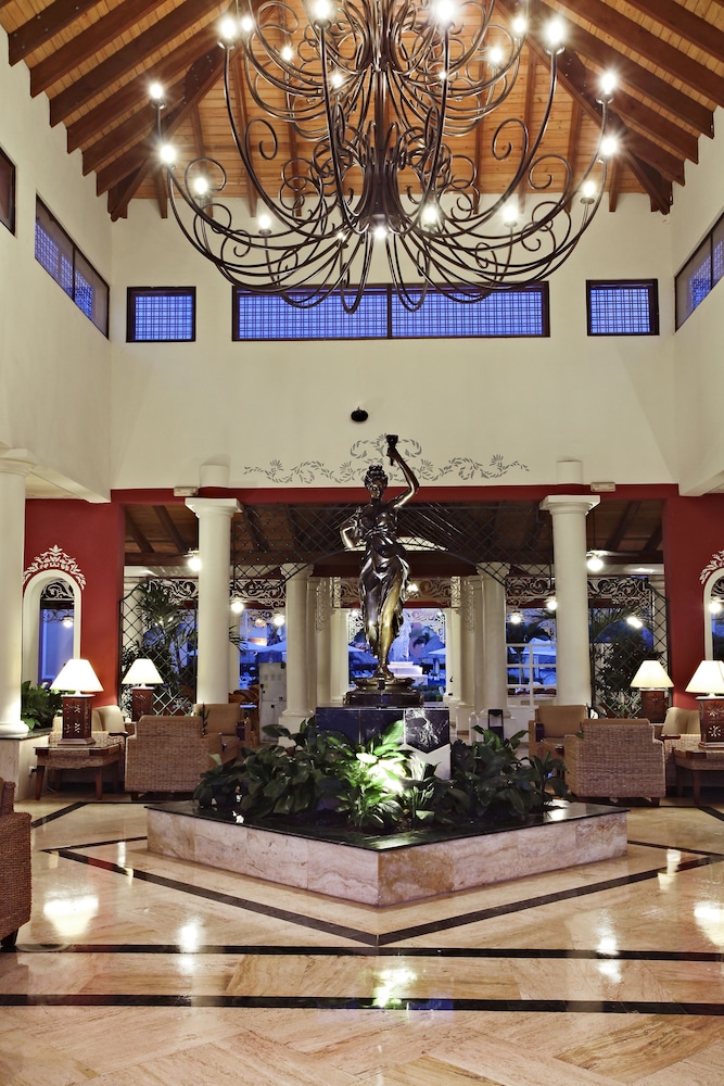 Bahia Principe Explore Turquesa - Hyatt Inclusive Collection - All Inclusive — Hotel building in Bavaro, La Altagracia