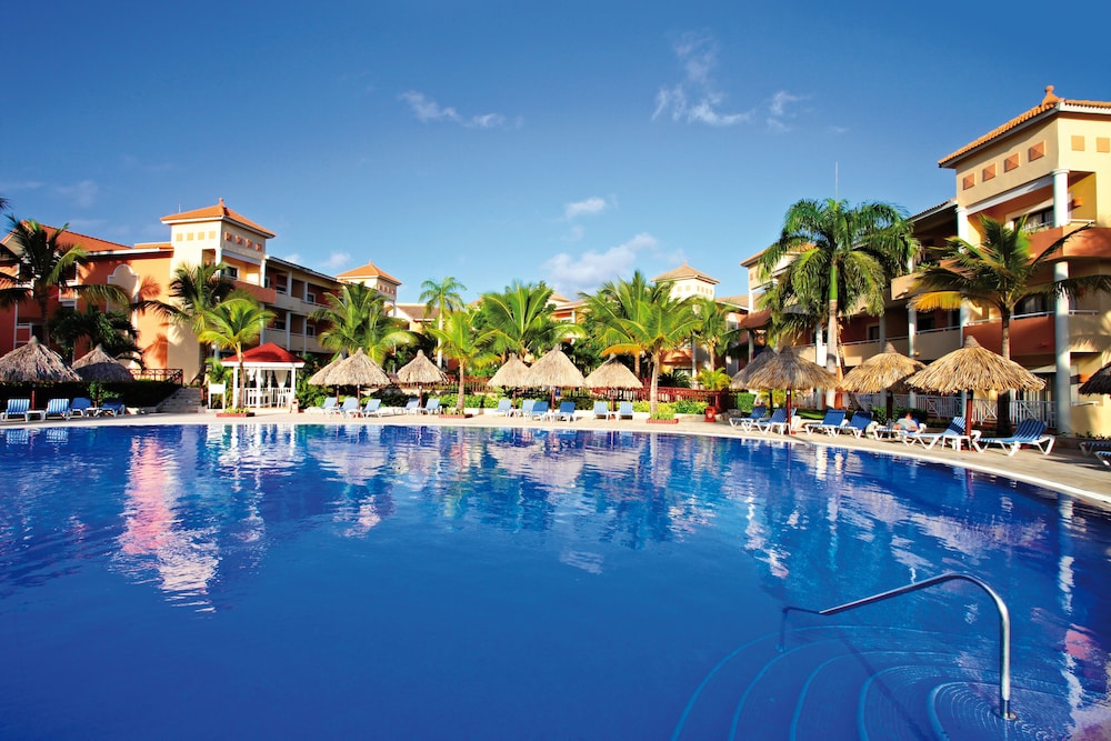 Bahia Principe Explore Turquesa - Hyatt Inclusive Collection - All Inclusive — Swimming pool in Bavaro, La Altagracia