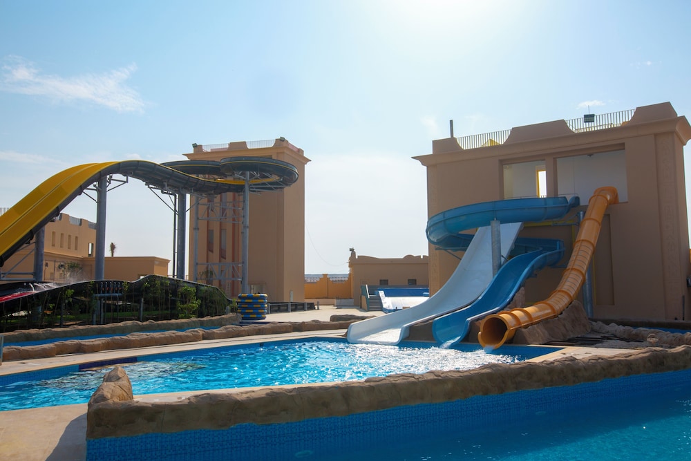 Stella Beach Resort Makadi Bay-24 HRS All Inclusive — Swimming pool in Makadi Bay, Red Sea
