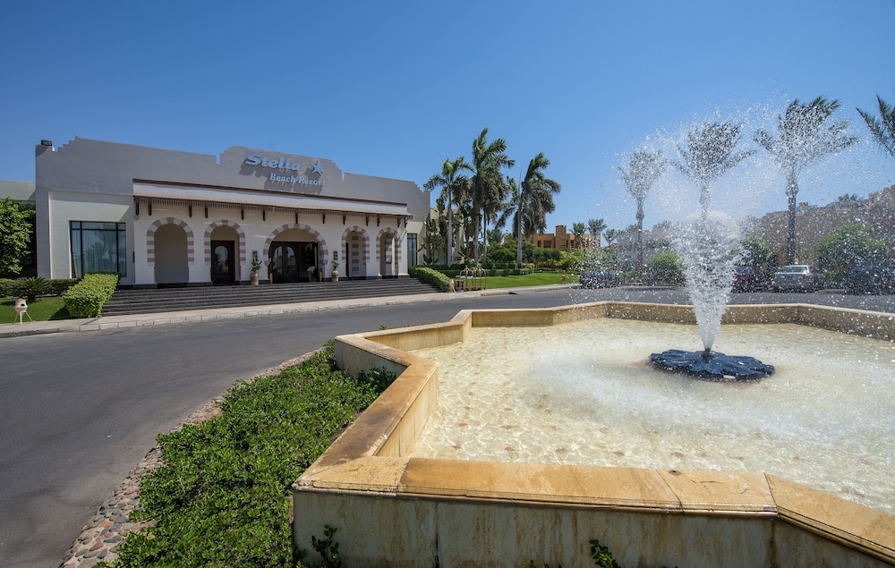 Stella Beach Resort Makadi Bay-24 HRS All Inclusive — Hotel building in Makadi Bay, Red Sea