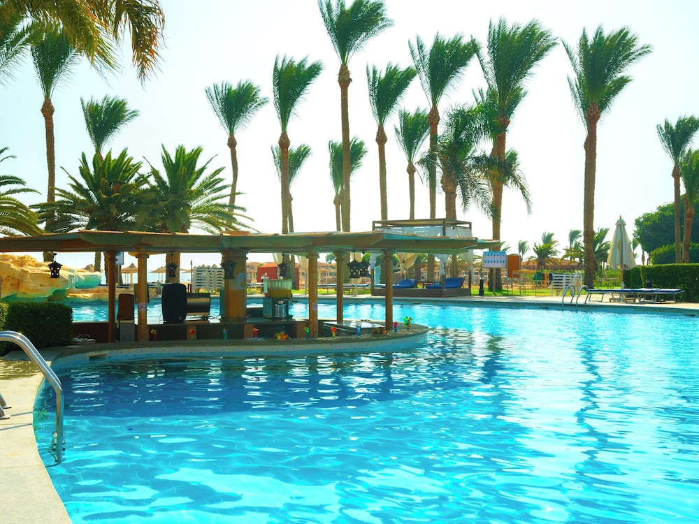 Stella Beach Resort Makadi Bay-24 HRS All Inclusive — Swimming pool in Makadi Bay, Red Sea