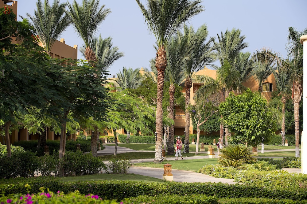Stella Beach Resort Makadi Bay-24 HRS All Inclusive — Hotel building in Makadi Bay, Red Sea
