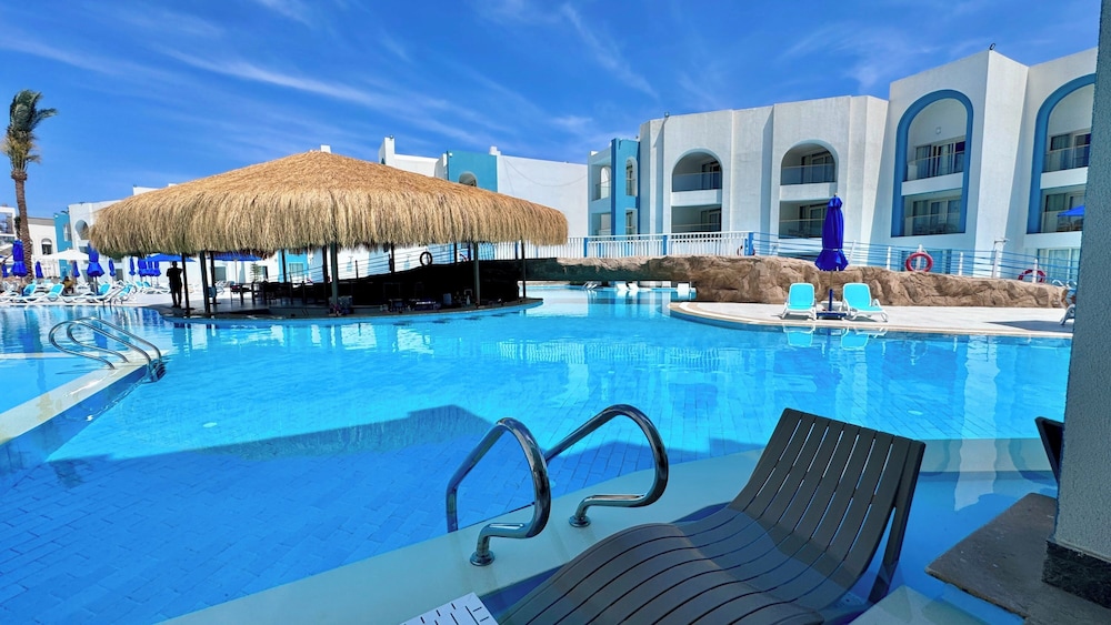 Stella Beach Resort Makadi Bay-24 HRS All Inclusive — Swimming pool in Makadi Bay, Red Sea