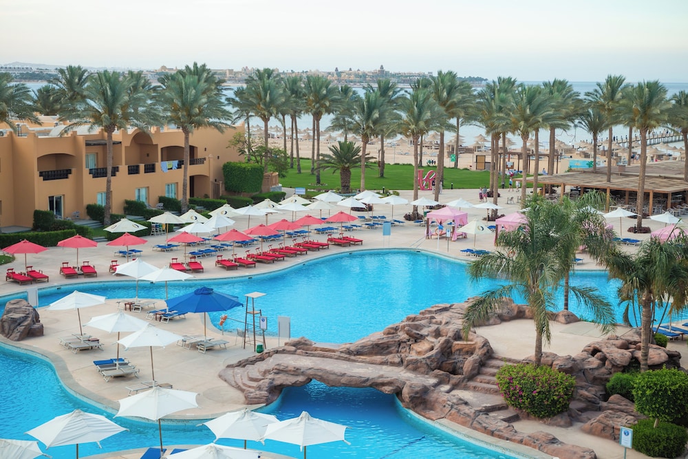 Stella Beach Resort Makadi Bay-24 HRS All Inclusive — Swimming pool in Makadi Bay, Red Sea