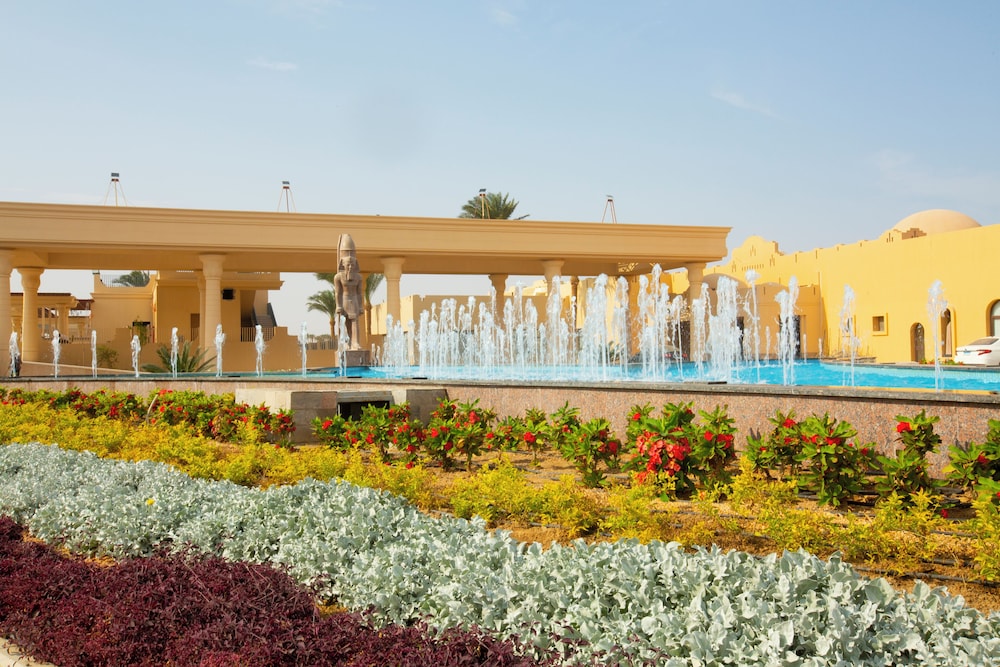 Stella Beach Resort Makadi Bay-24 HRS All Inclusive — Hotel building in Makadi Bay, Red Sea