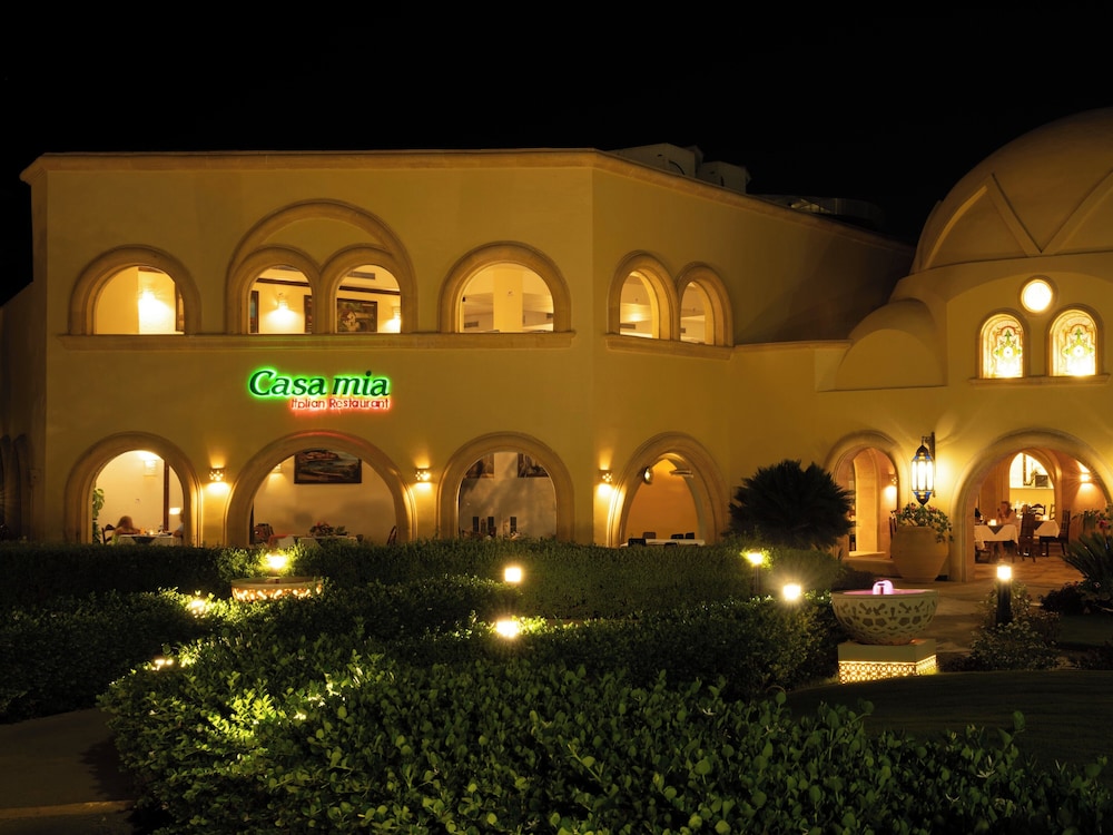 Stella Beach Resort Makadi Bay-24 HRS All Inclusive — Hotel building in Makadi Bay, Red Sea